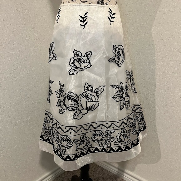 MSK Black and White Floral A-Line Skirt - Picture 3 of 11
